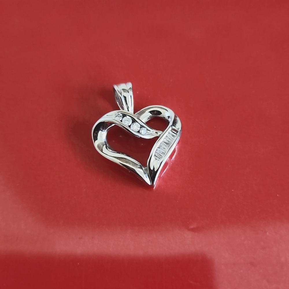 0.25ctw Diamond Open Heart Pendant 10k White Gold